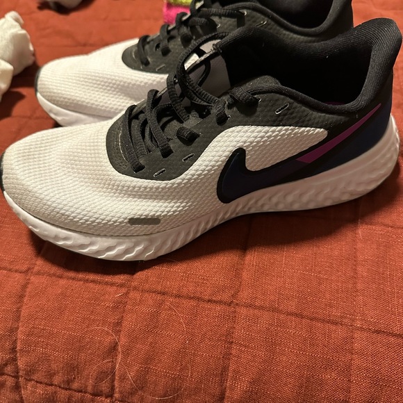 Nike 8.5 - Picture 2 of 3